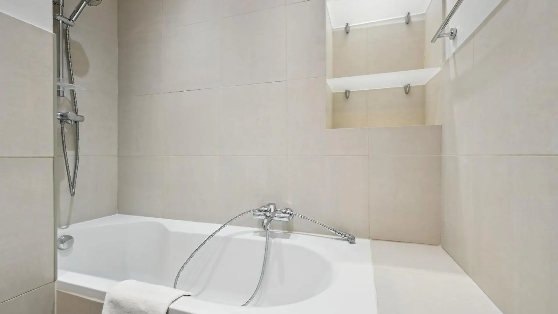 Bnbnova - Champs-Elysees & Arc De Triomphe Paris Apartment